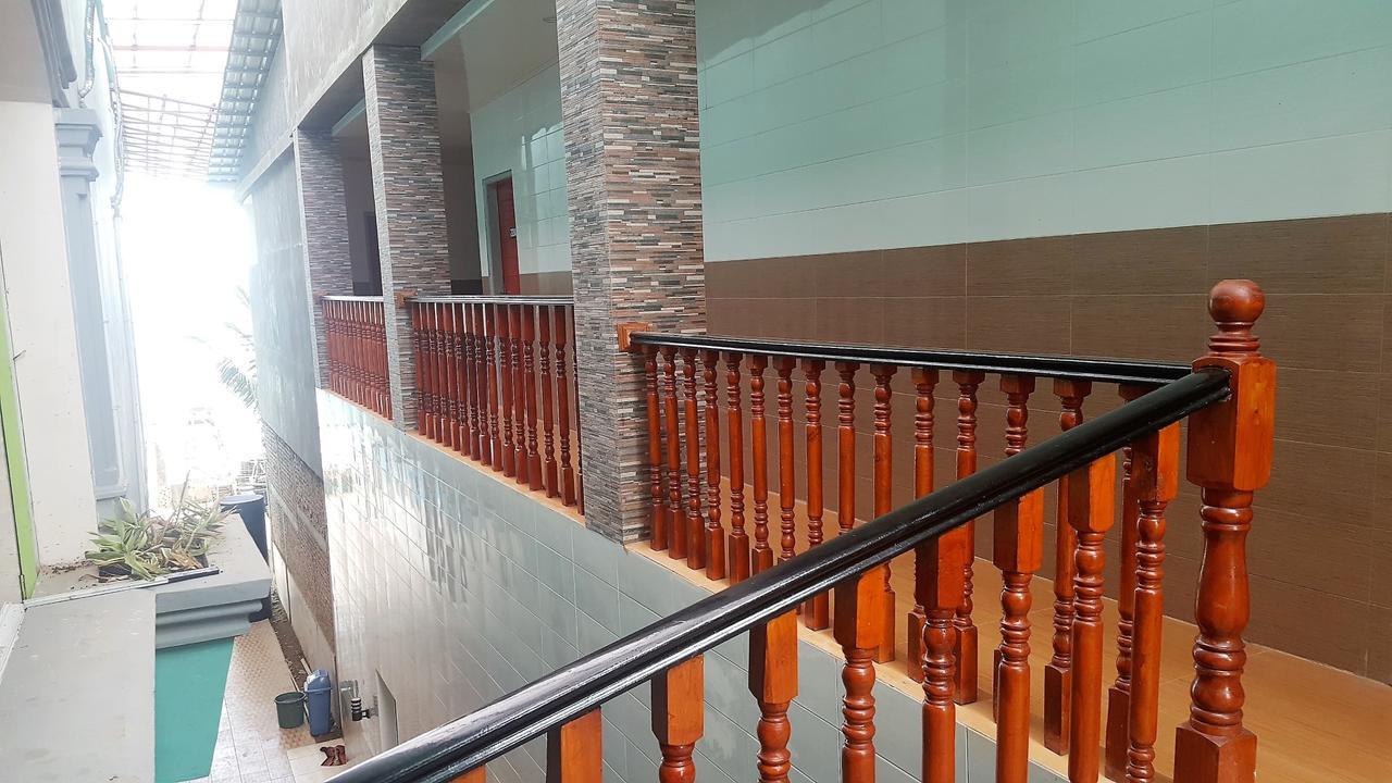 Nasional Hotel Gunungsitoli Zewnętrze zdjęcie