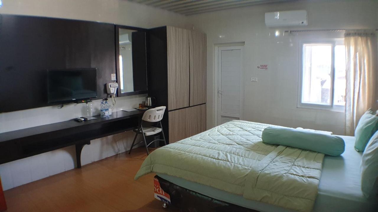 Nasional Hotel Gunungsitoli Zewnętrze zdjęcie